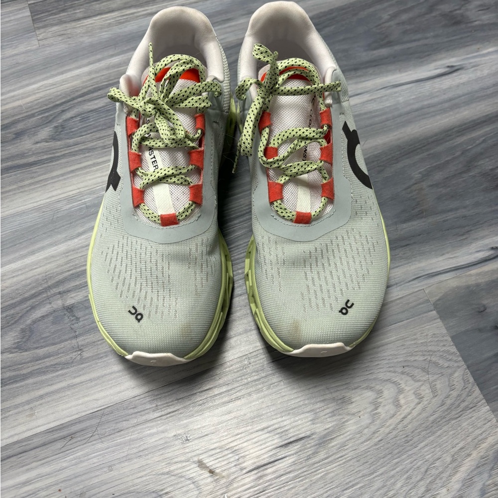 Women’s ON running shoes